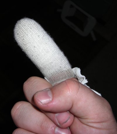 ma poupée au doigt